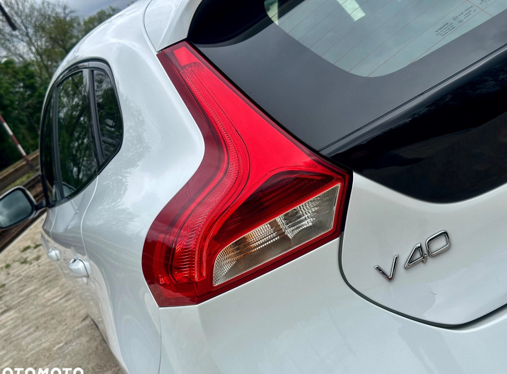 Volvo V40 cena 57800 przebieg: 230000, rok produkcji 2018 z Wrocław małe 781